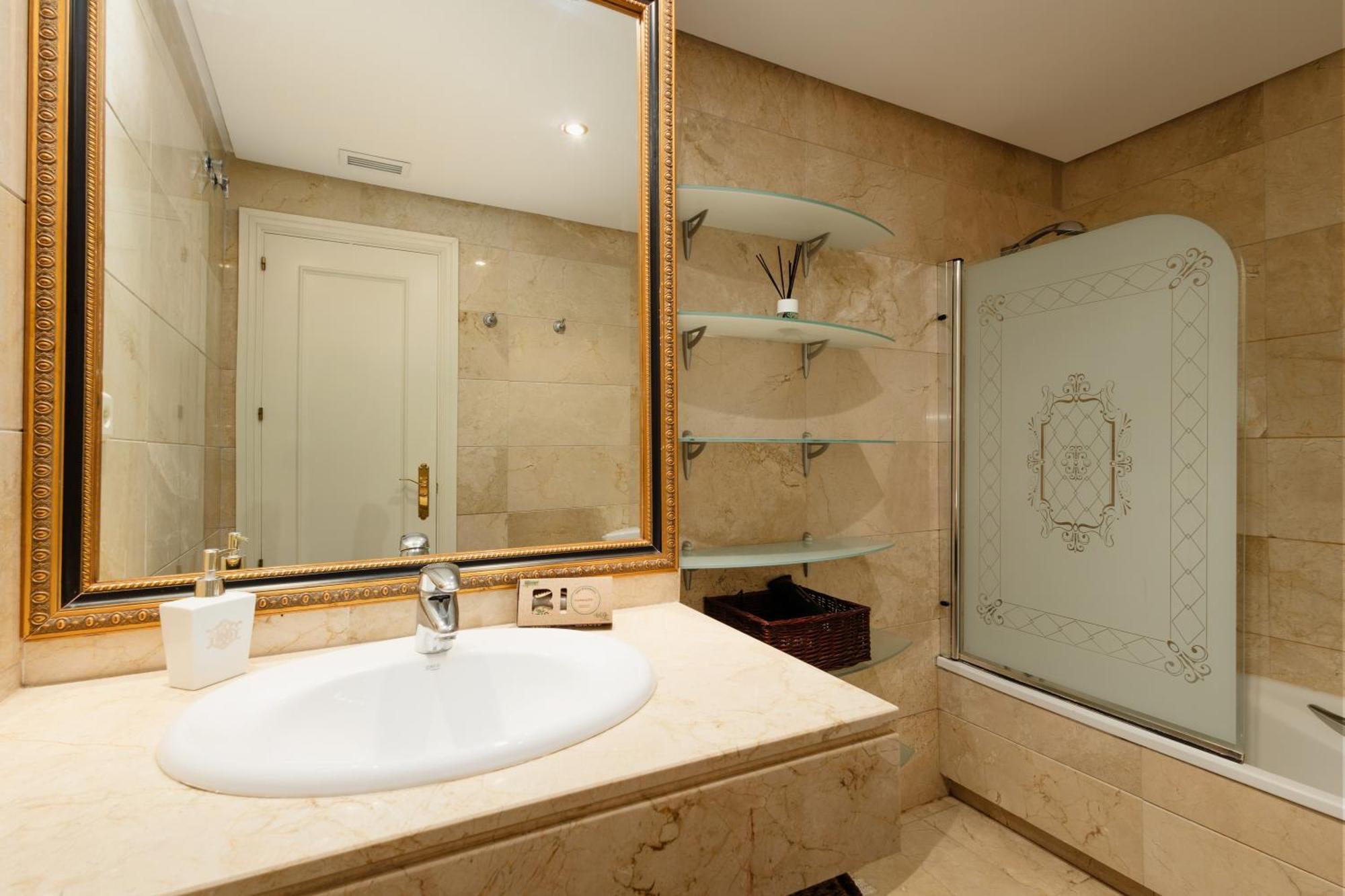 Ground Floor Holiday Apartment With Terrace And Pool In Puerto Banus, Marbella Esterno foto