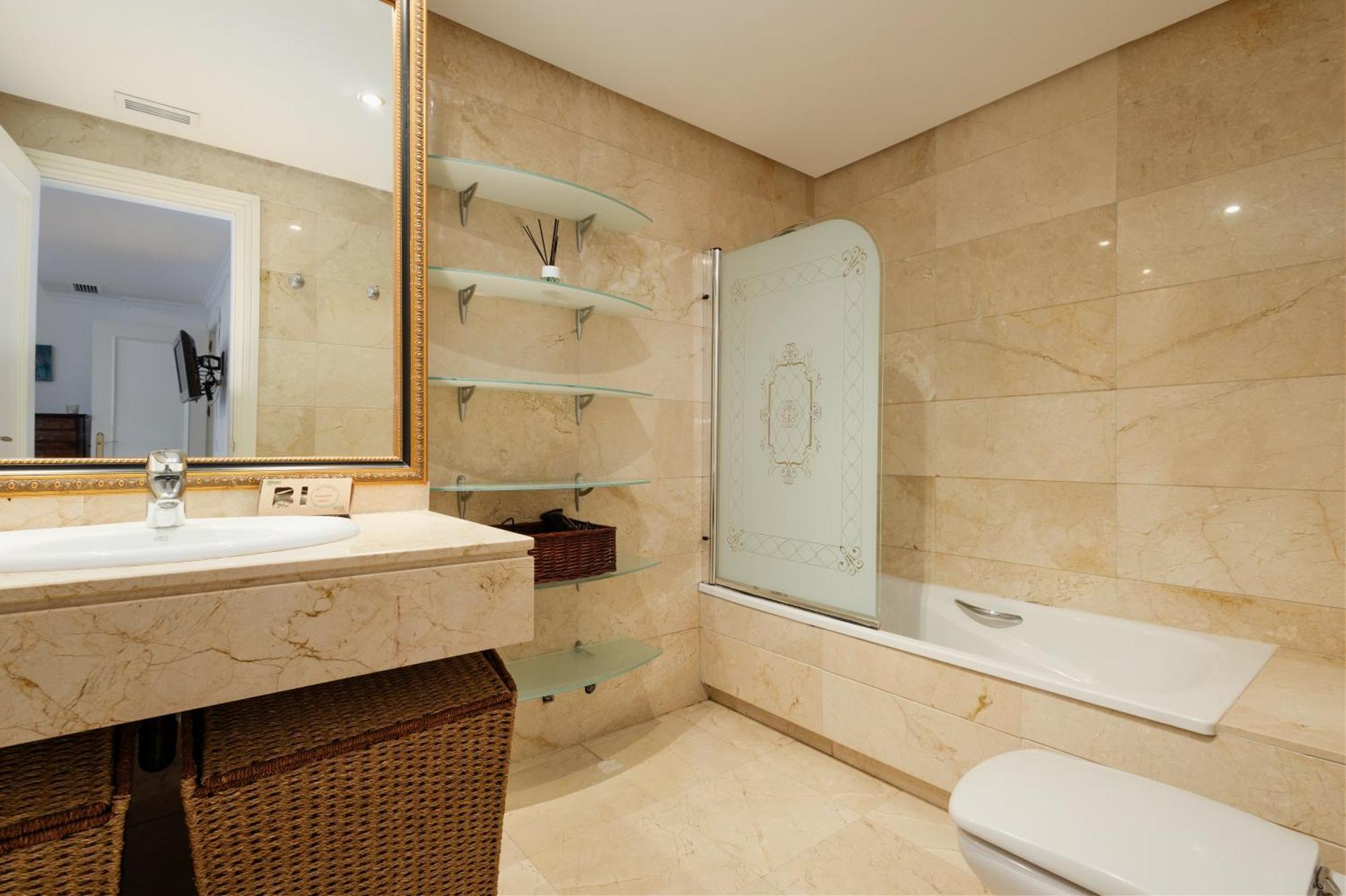 Ground Floor Holiday Apartment With Terrace And Pool In Puerto Banus, Marbella Esterno foto