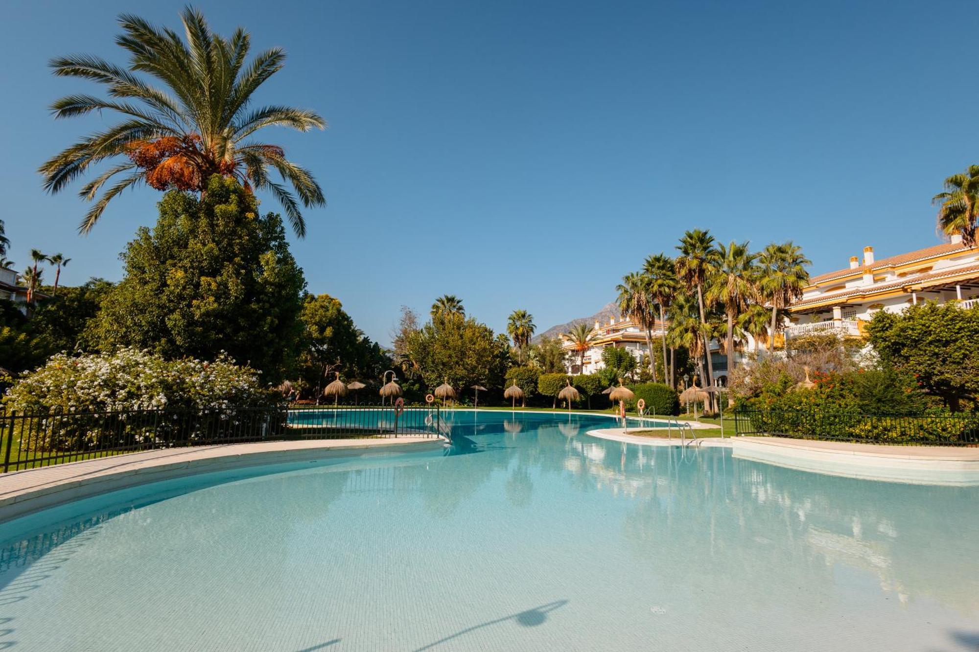 Ground Floor Holiday Apartment With Terrace And Pool In Puerto Banus, Marbella Esterno foto